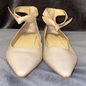 EUC Ivanka Trump Flats